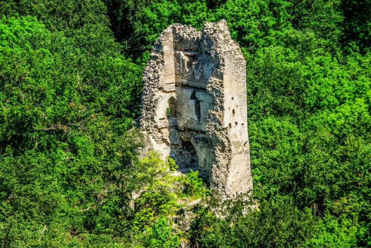 Pusztapalota Castle Ruins "Bátorkő", Hungary